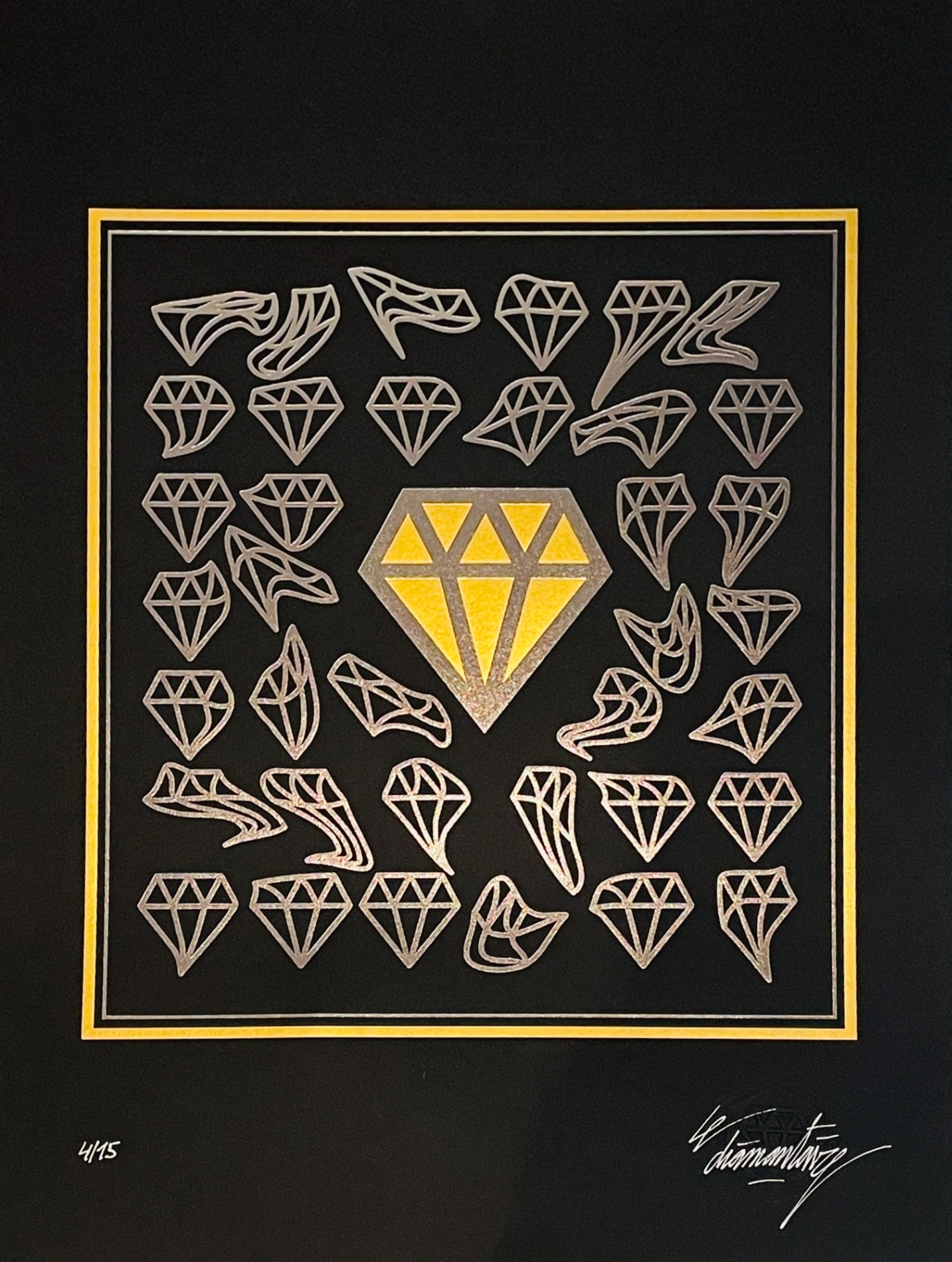 LE DIAMANTAIRE – Cycles, édition jaune, Acrylique sur papier épais noir.