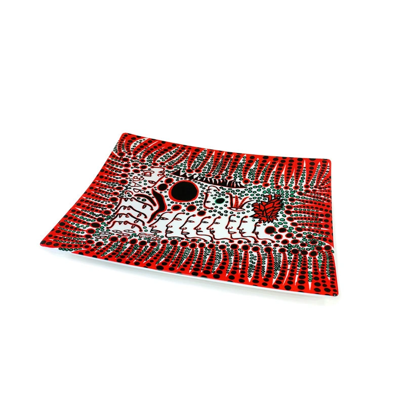 Yayoi Kusama Assiette “LES FEMMES ATTENDENT L'AMOUR, MAIS LES HOMMES S'EN VONT TOUJOURS”