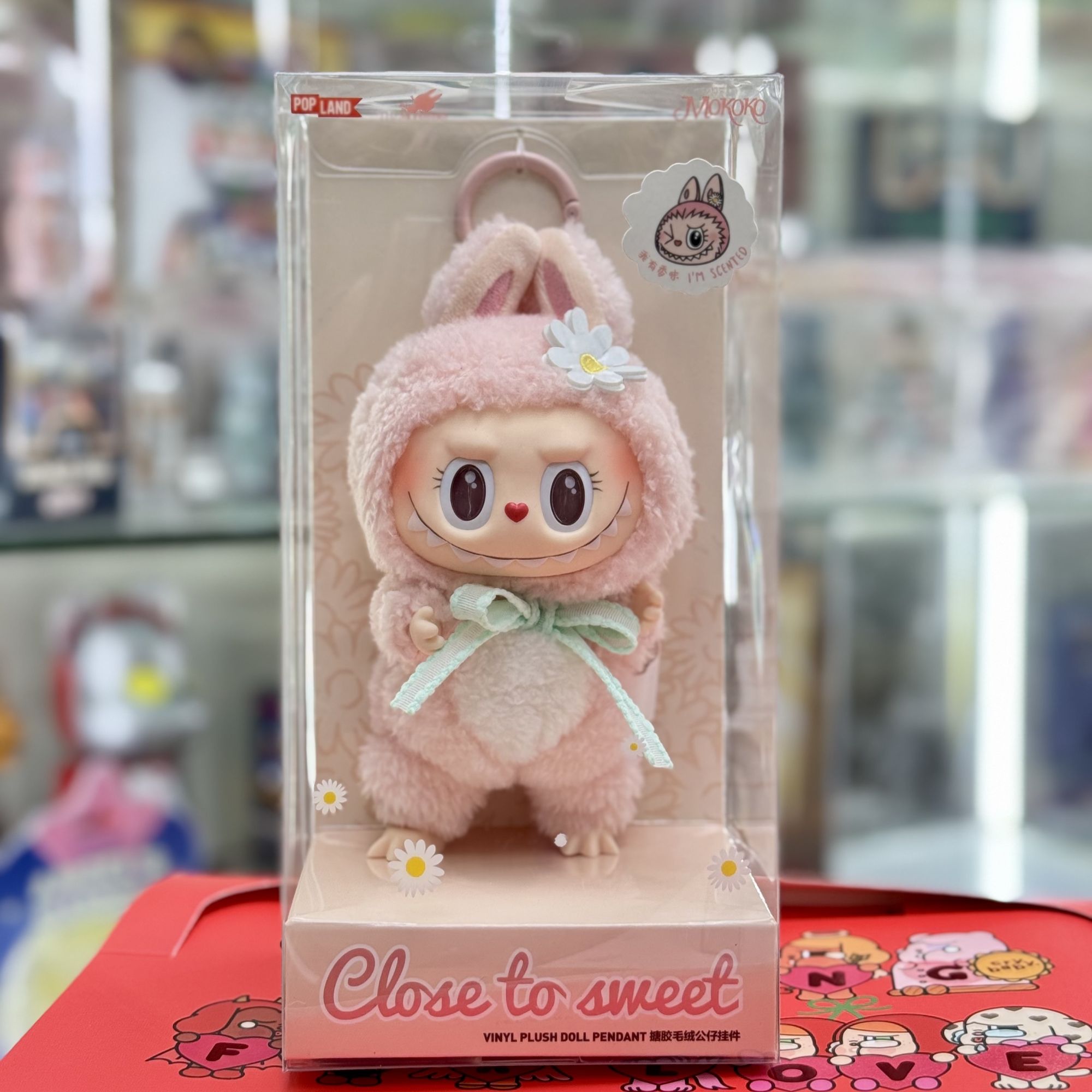 Le pendentif en peluche "The Monster Mokoko Close to sweet Vinyl" - Porte-clés (Exclusivité POPLAND)