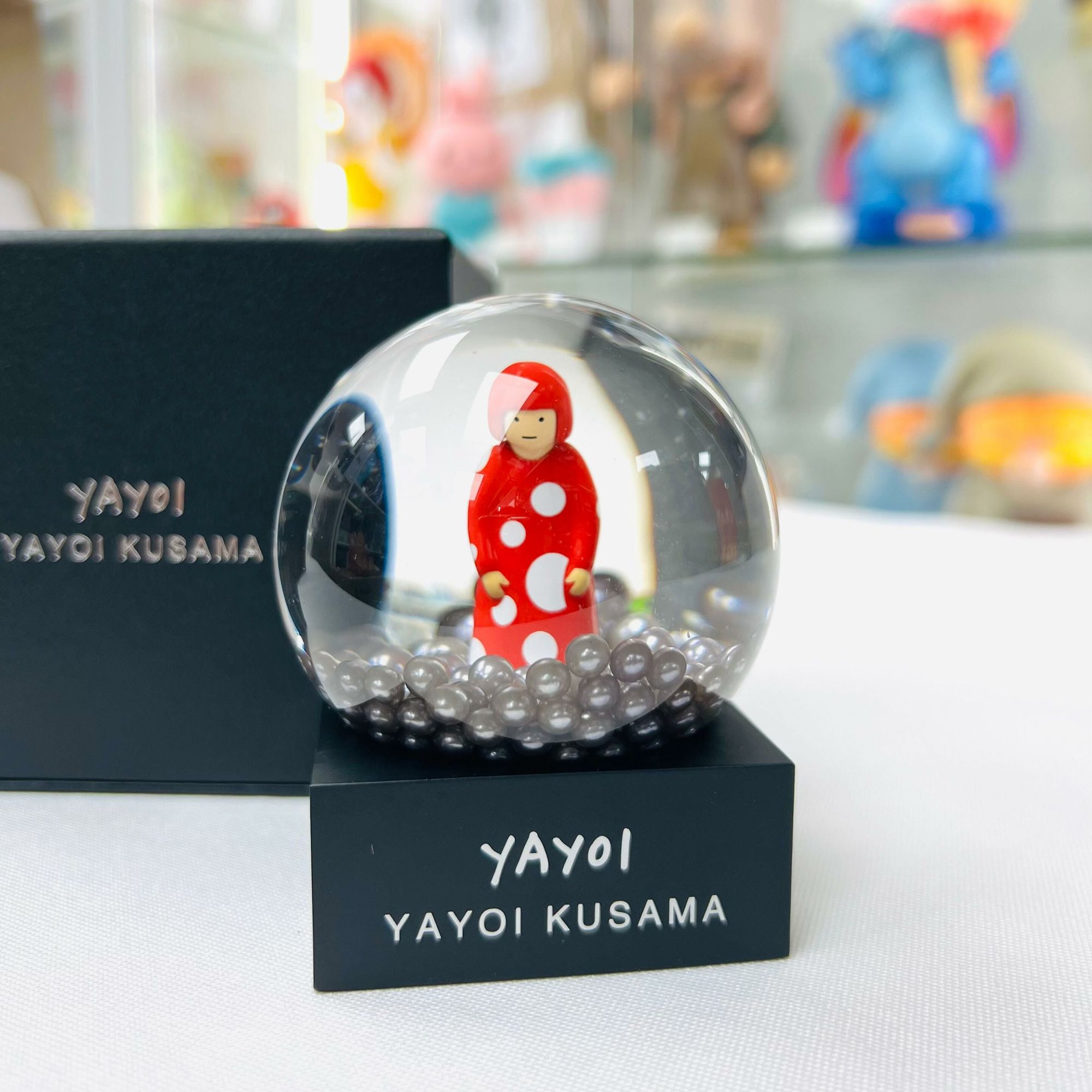 Yayoi Kusama Boule à neige - YAYOI, Yayoi Kusama Boule à neige - YAYOI