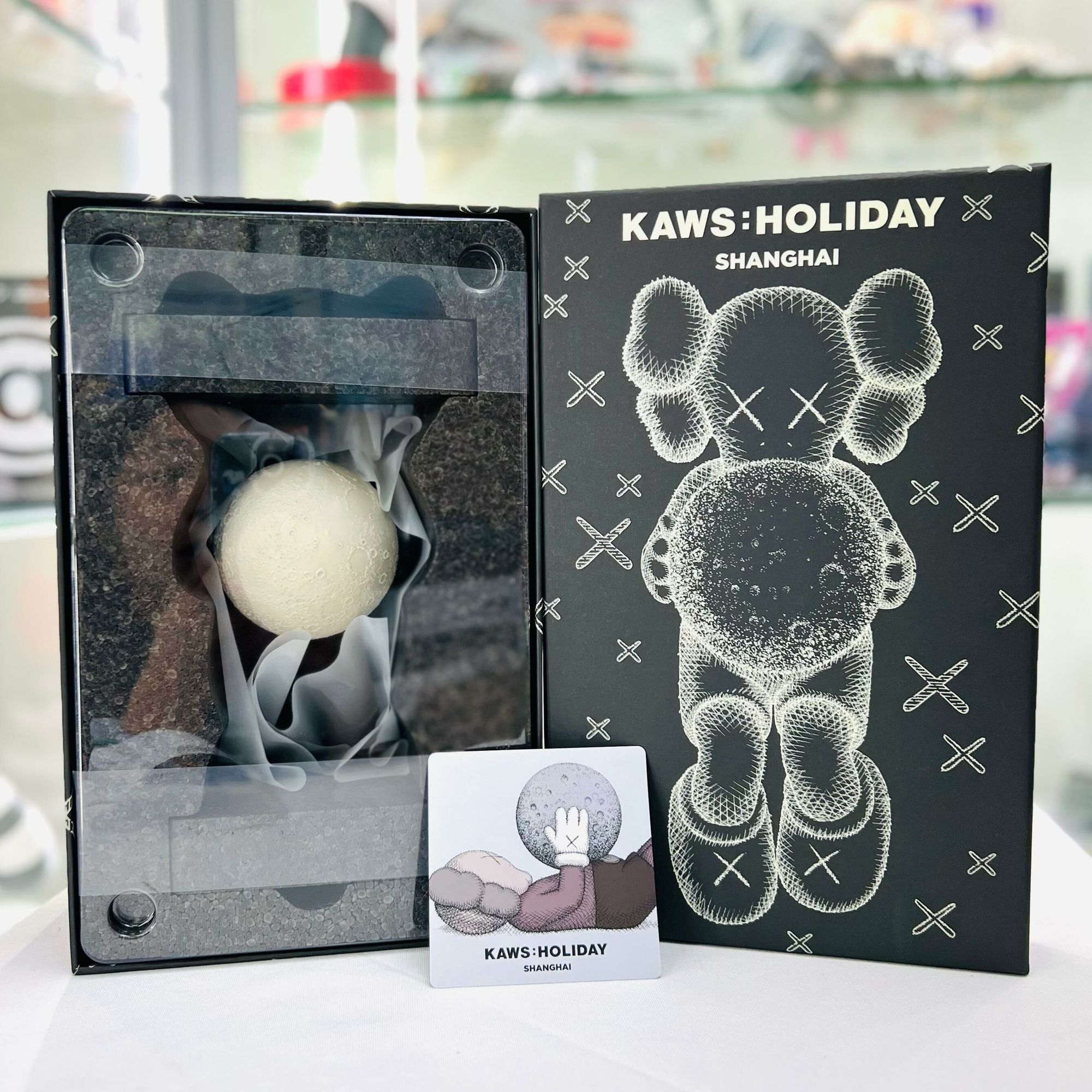 KAWS:HOLIDAY SHANGHAI - Figurine (Noir)