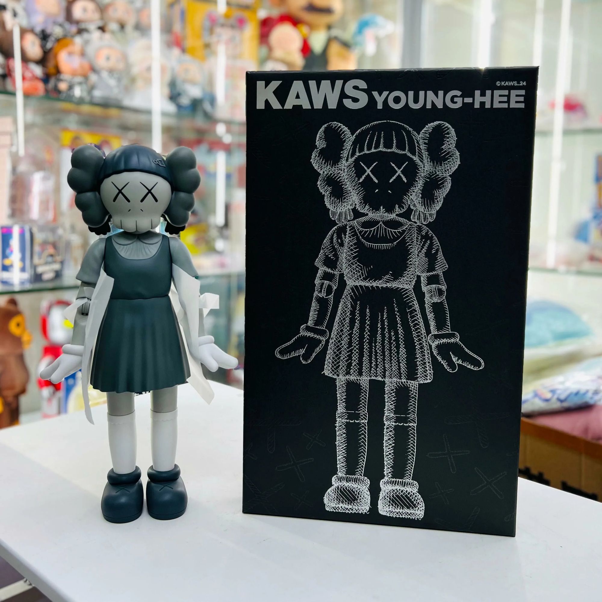 KAWS YOUNG-HEE Figure (Monotone), KAWS YOUNG-HEE Figure (Monotone)