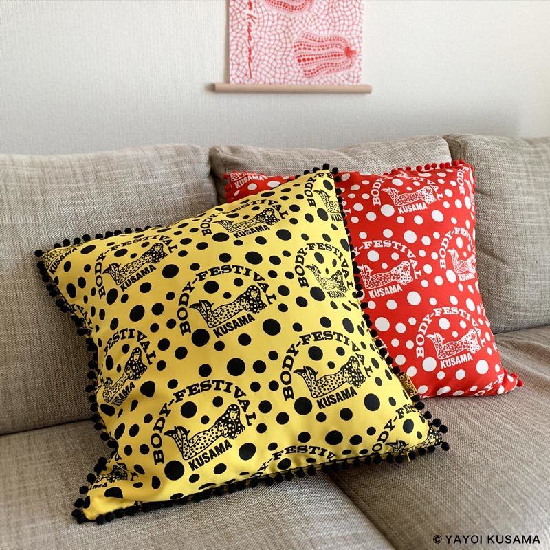 Housse de coussin Yayoi Kusama (Jaune & Noir/ Rouge & Blanc), Housse de coussin Yayoi Kusama (Jaune & Noir/ Rouge & Blanc)